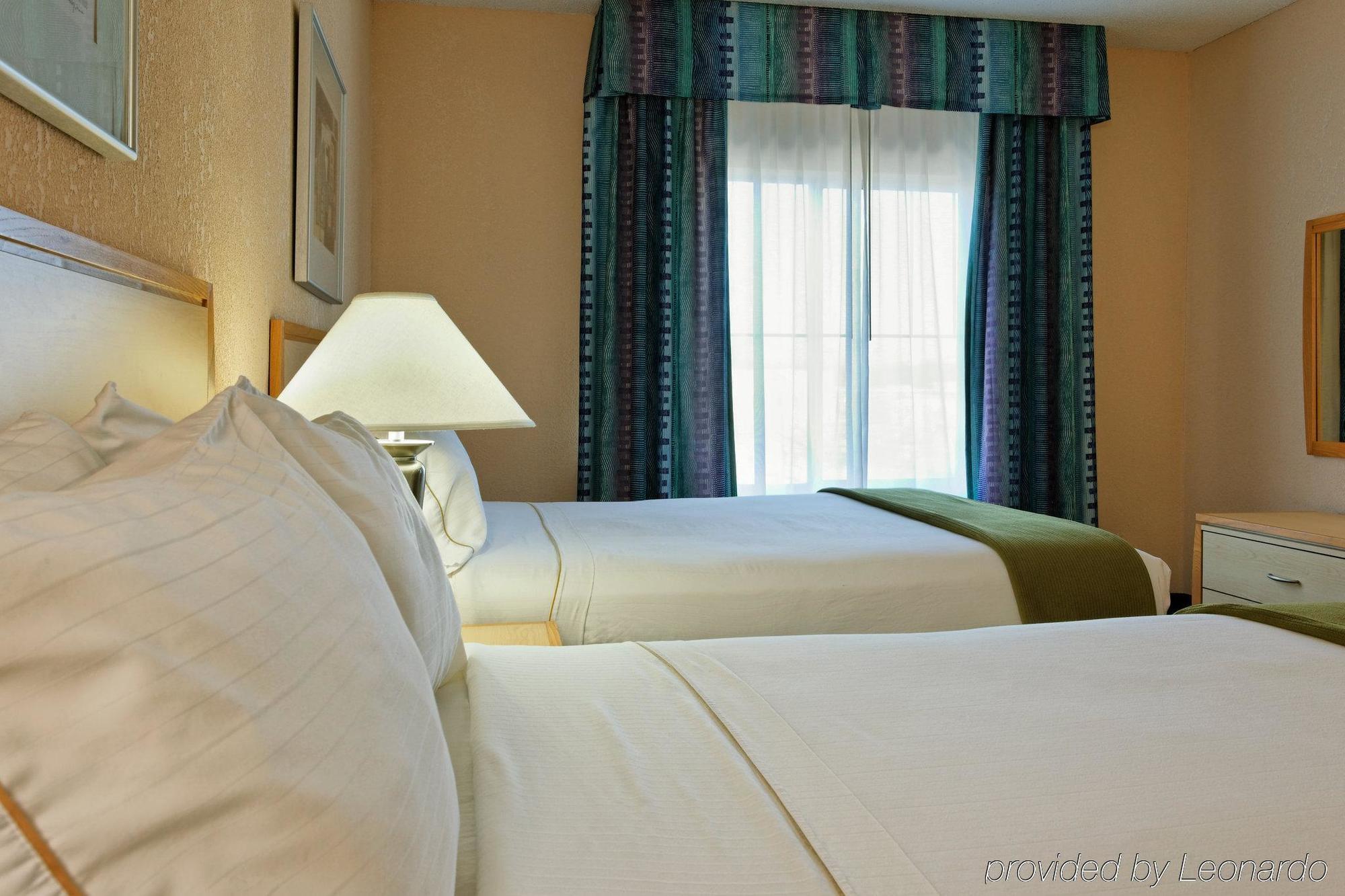 Holiday Inn Express Hotel & Suites San Antonio - Rivercenter Area, An Ihg Hotel Room photo