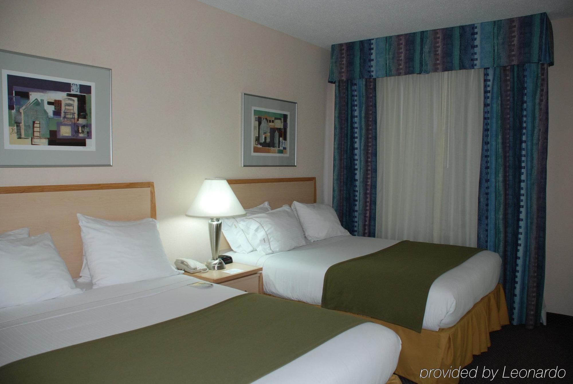 Holiday Inn Express Hotel & Suites San Antonio - Rivercenter Area, An Ihg Hotel Room photo